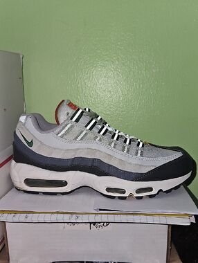 Nike Air Max 95 in Gray, Navy, White, Green Accent